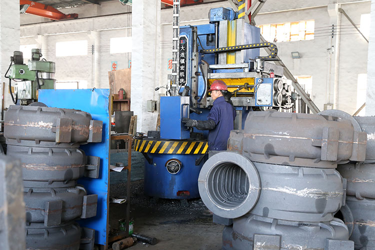 走進(jìn)宙斯泵業(yè)金工車間