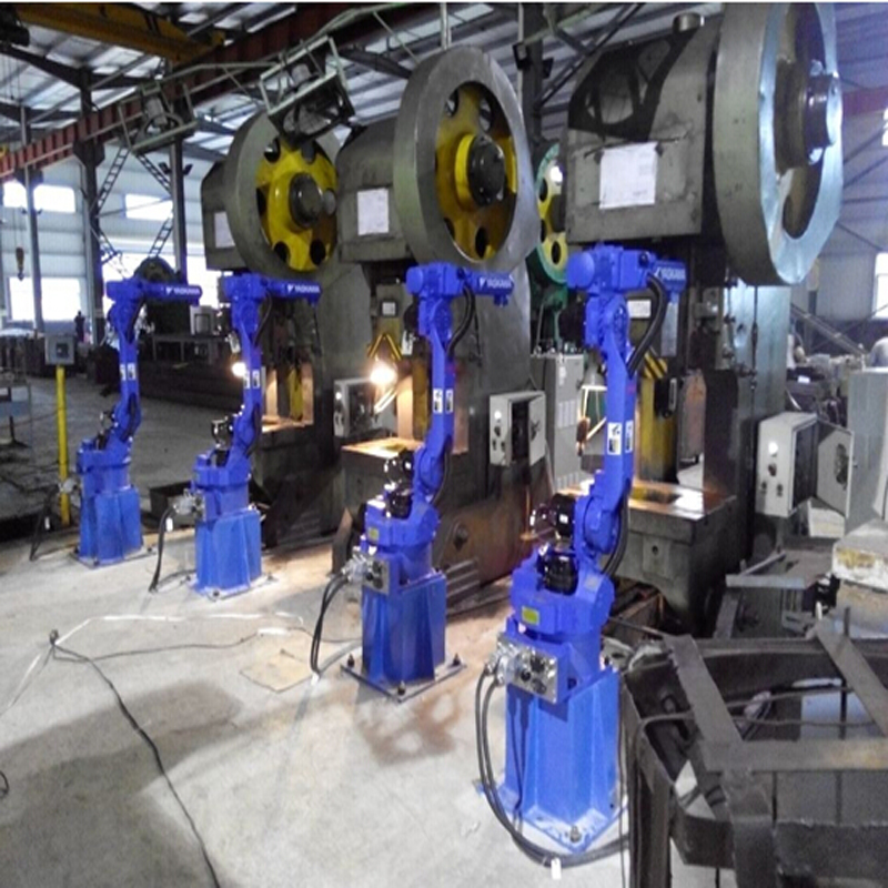 搬運(yùn)機(jī)器人 鍛壓自動(dòng)化生產(chǎn)線(xiàn)(一臺(tái)機(jī)器人配4臺(tái)壓機(jī))力生機(jī)器人_工程機(jī)械欄目