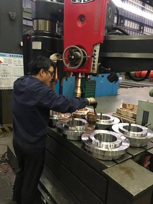 堅守第一線 機械加工崗位的節日堅守