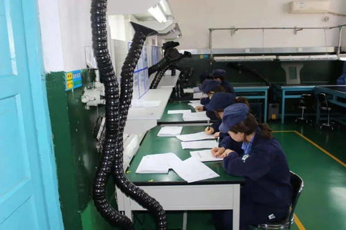 開工啦 特能集團(tuán)慶華公司領(lǐng)導(dǎo)深入一線慰問(wèn)機(jī)械加工員工